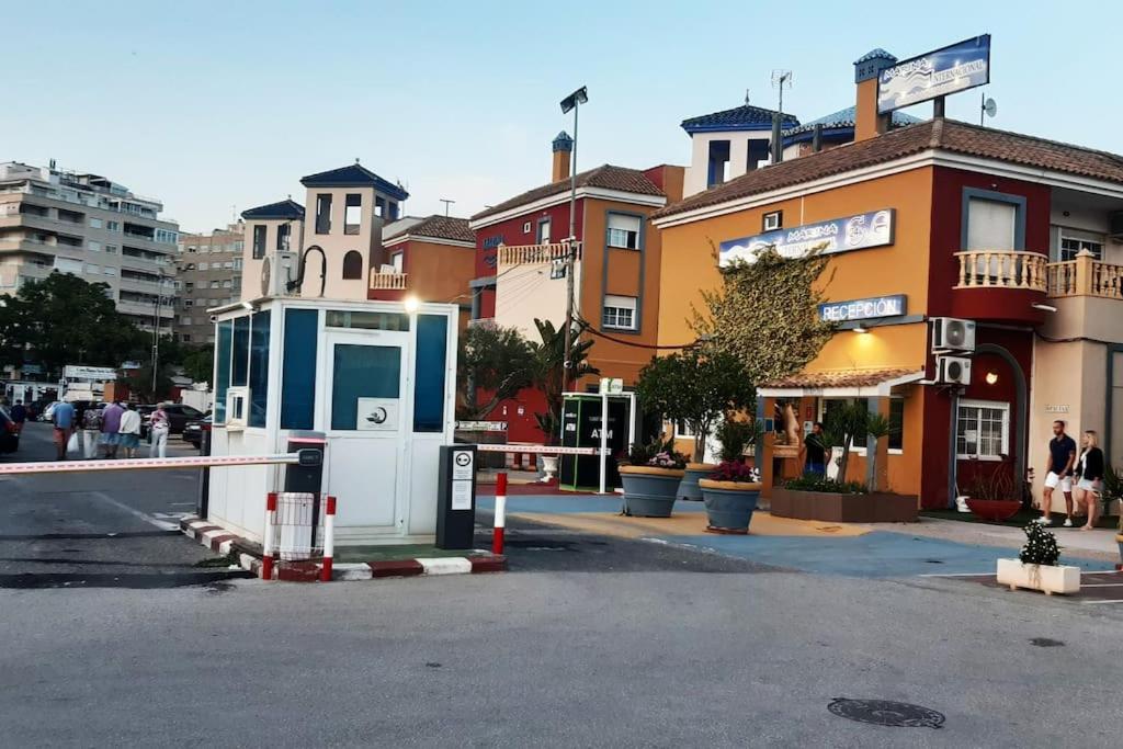 Ferienwohnung Adventure Harbour Torrevieja Exterior foto